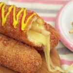Banh-hotdog-Han-Quoc-phomai-tan-chay-