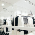 Dat-ten-shop-doc-chi-su-dung-mot-tu-hoac-nhung-tu-la-mat