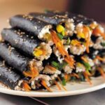 Gimbap-–-com-cuon-rong-bien